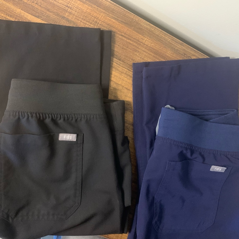 Figs XS Livingston bottoms. Gently worn. Navy and black